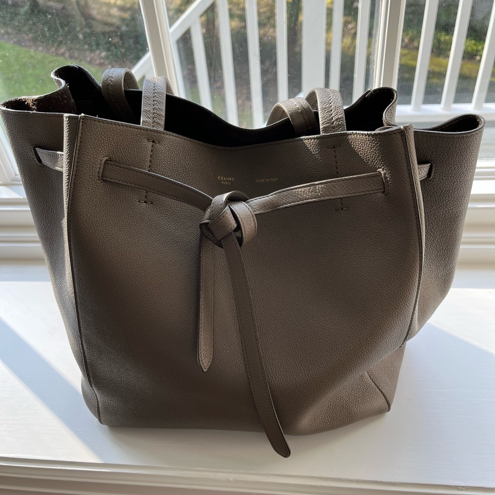 CELINE - SMALL CABAS PHANTOM IN SOFT GRAINED CALFSKIN
TAUPE